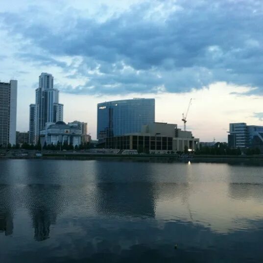 Файл:City Pond in Yekaterinburg (August 2022)  Википедия