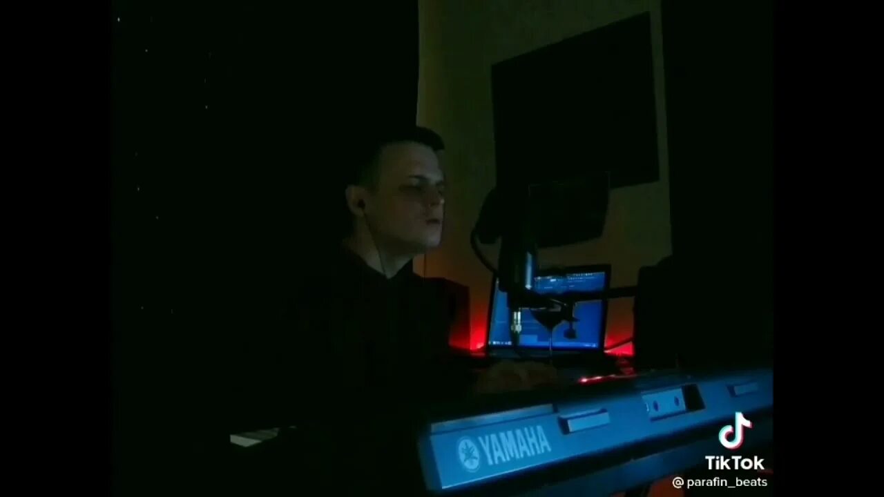 Она неверная кавер. Она неверная кавер. Она бредовая ремикс. Меладзе она бредовая. Макс барских туманы ноты.