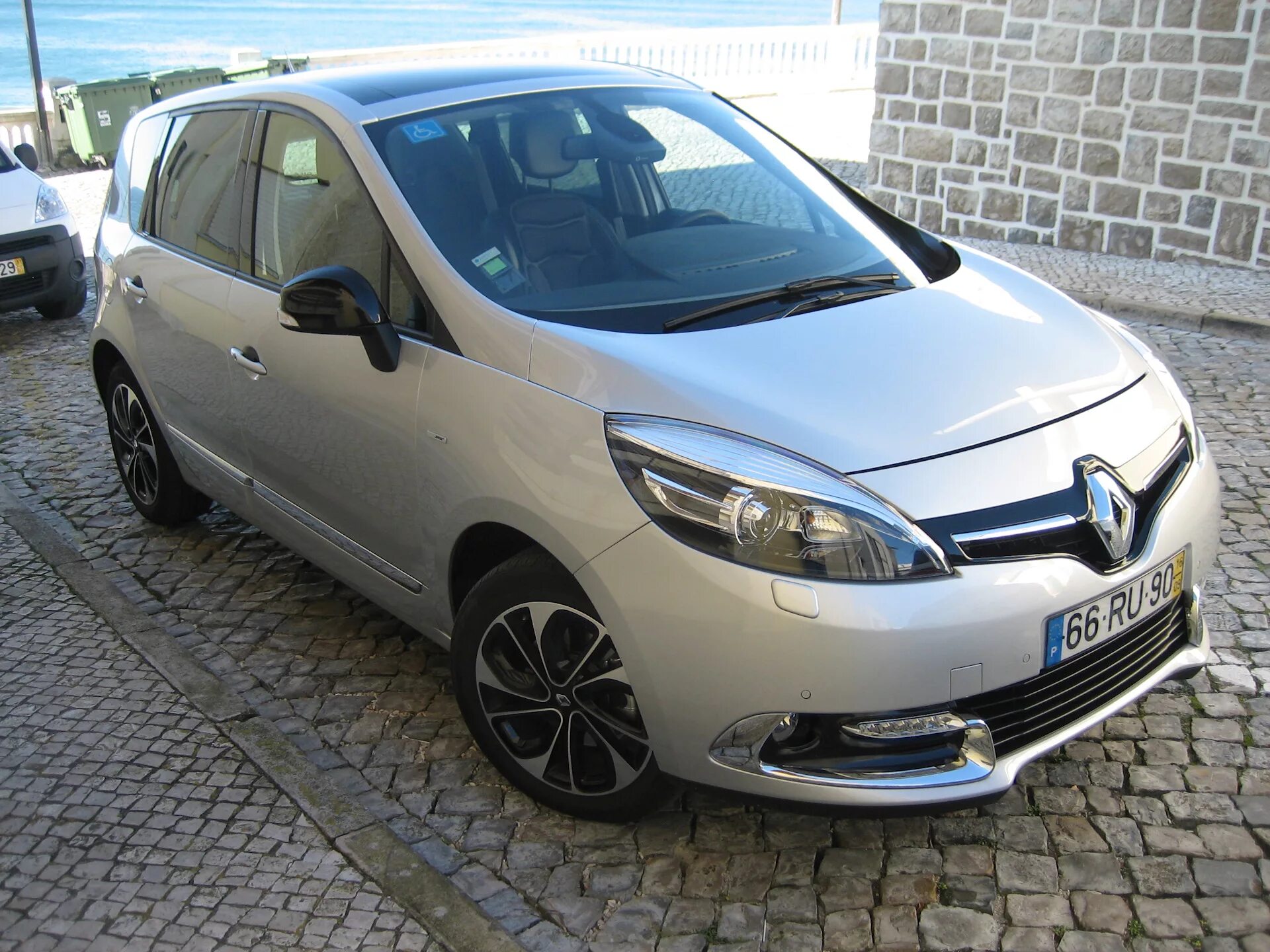 Рено сценик 3 стекло. Рено сценик 3. renault grand scenic 3 белого цвета 2016 года выпуска. рено гранд сценик 3 тюнинг. рени сценик 3 фото.