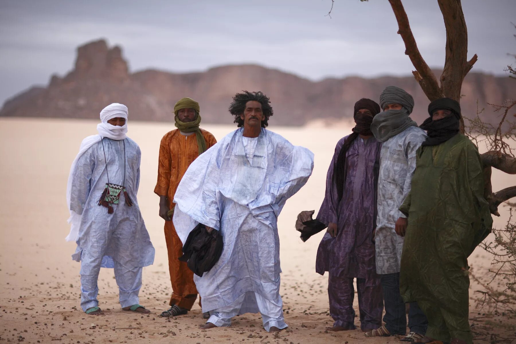 Народ живущий в пустыне. Туареги Tinariwen. Группа Tinariwen. Туареги мали. Туареги народ Африки.