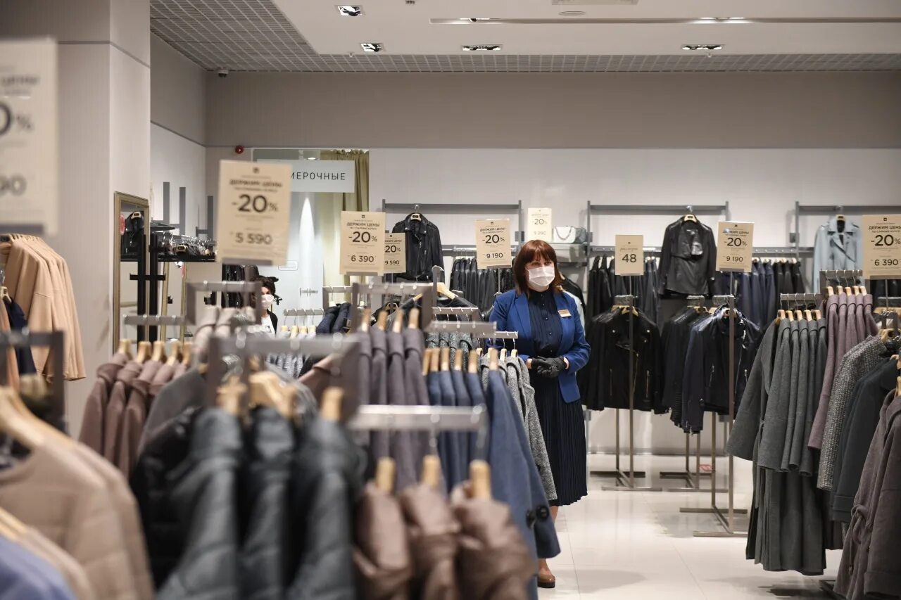 смена магазин одежды