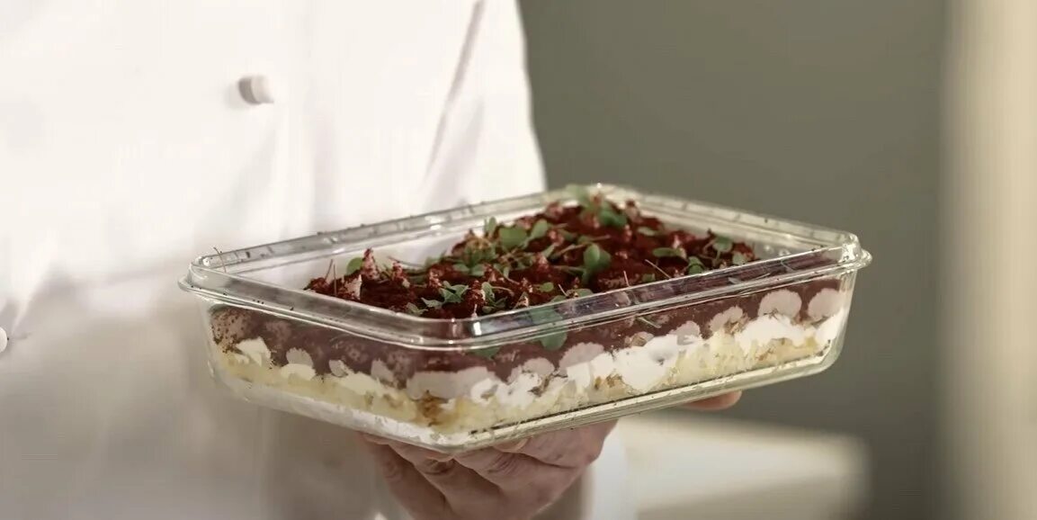 Сельдь под шубой оригинальная подача. Селёдка под шубой с крабовыми палочками. Сельдь под шубой подача. Рецепты ивлева константина список под шубой. Сельдь "сельдь под шубой".