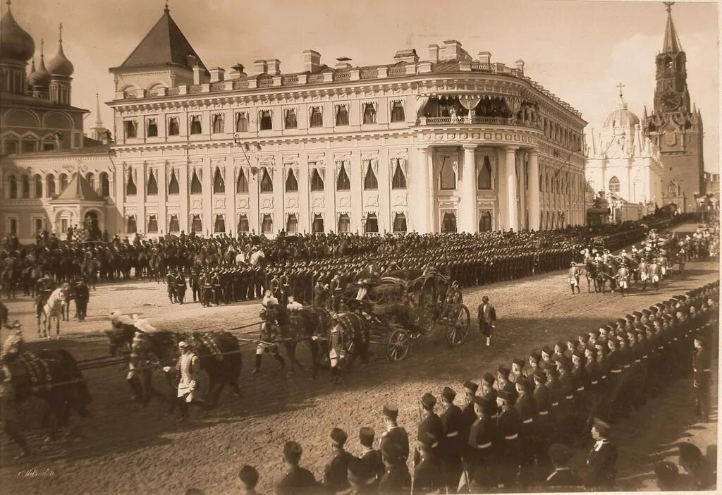 Г в романов новый. 1896 Коронация Николая 2. Коронация Николая "2 в Москве в 1896. Коронация Николая 2 Кремль. Николаевский дворец Московского Кремля.