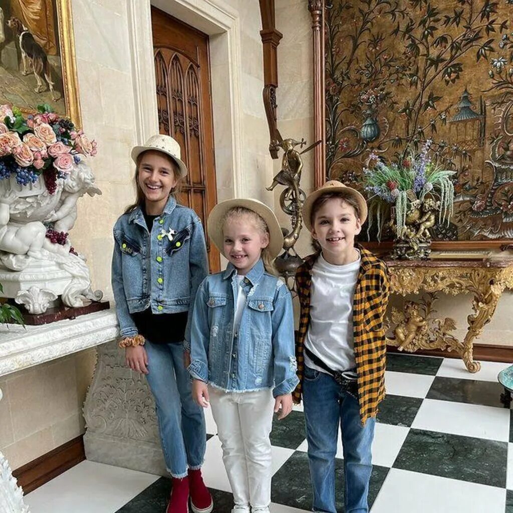 Гарри галкин, елизавета галкина. Лиза галкина 2023. Алла пугачева лиза и гарри. Дети аллы пугачевой. Лиза галкина и гарри галкины.