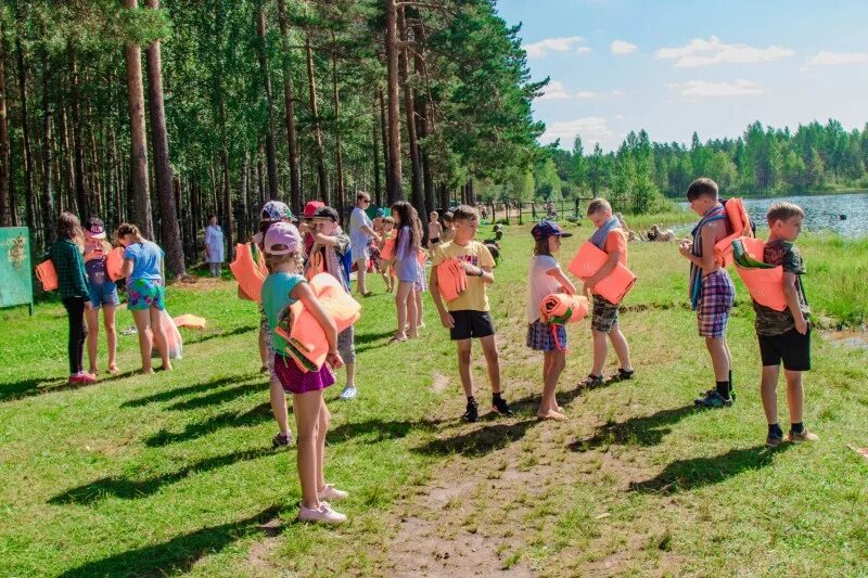 Дол ло. Лагерь огонёк Царицыно озеро Тихвин. Лагерь огонек Тихвин. Лагерь огонек Ленинградская область Тихвин. Дол огонек Тихвинский район.