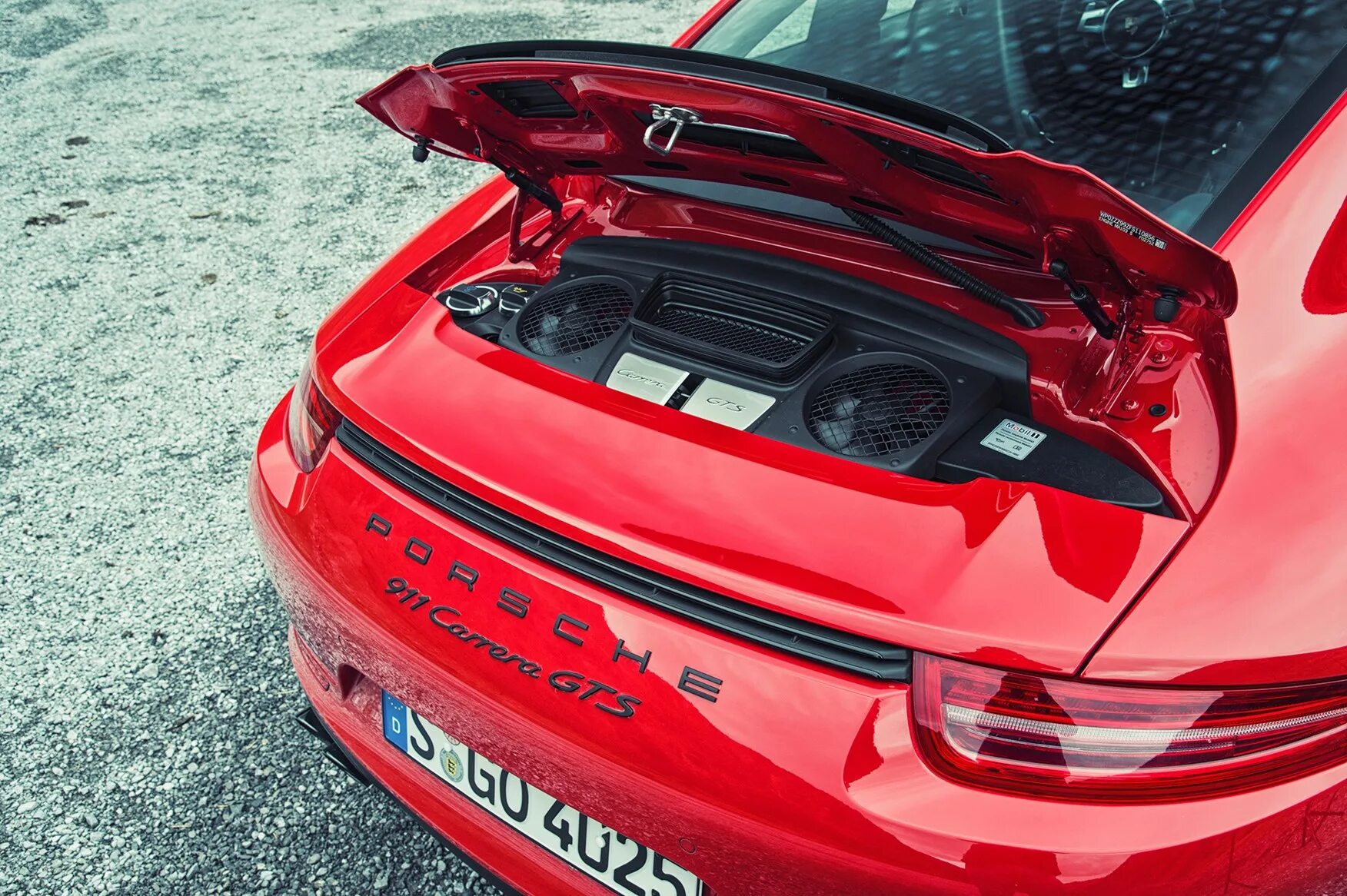 Мод открывать капот. Открытый капот. Мод открывать капот. Девушка у открытого капота авто. Мод открывать капот.