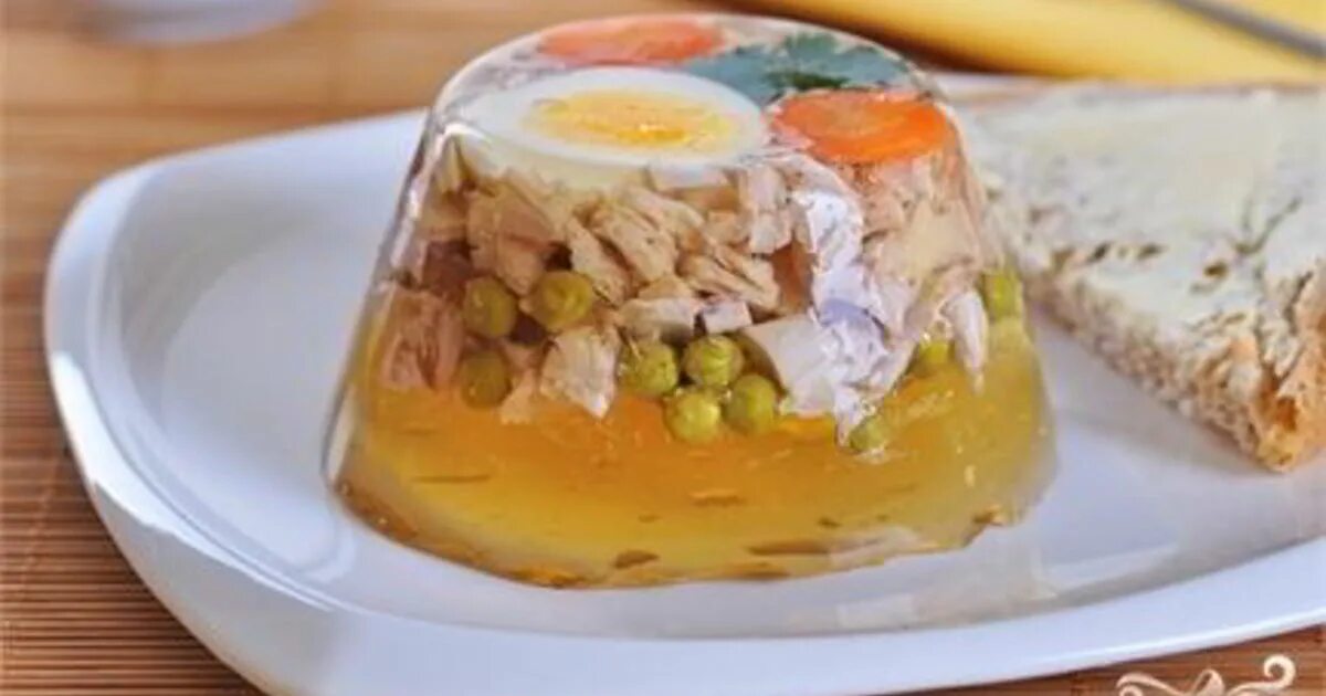 Заливное с куриным филе. Заливное с куриным филе