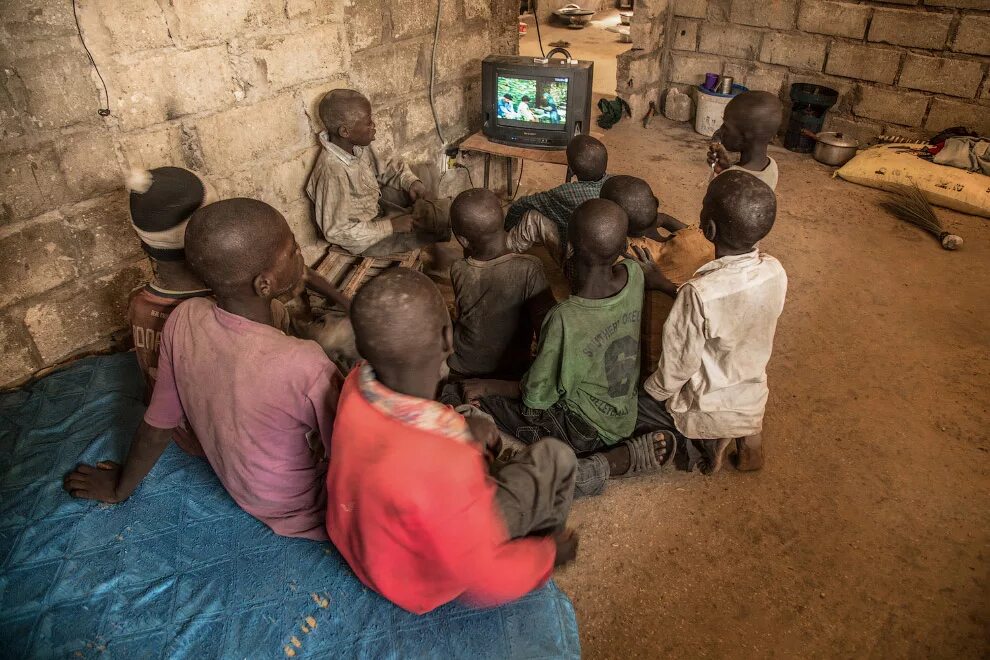 Бедные дети африки. Бедные школы в Африке.