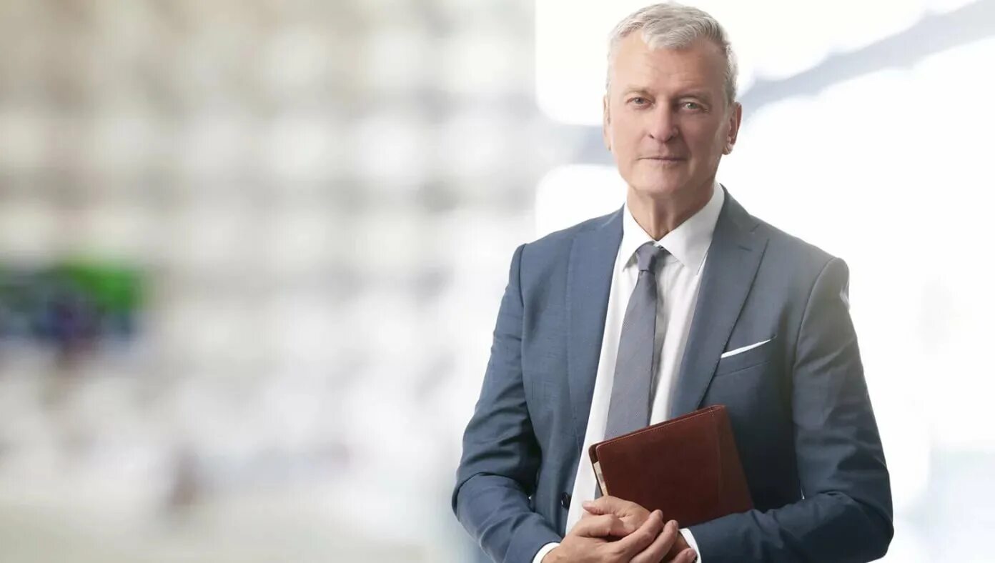 пожилой сотрудник. фотосессия директора. прежний руководитель. прежний руководитель. прежний руководитель.