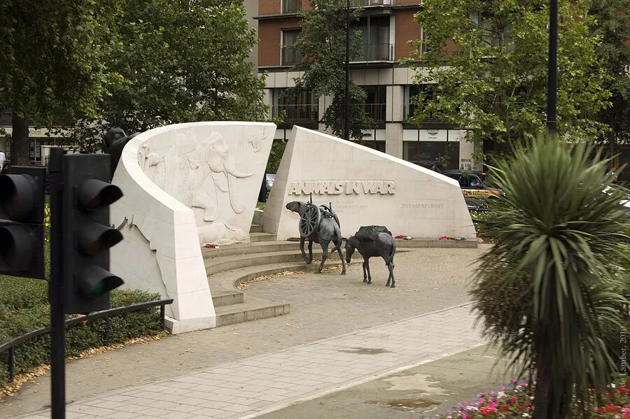 Мемориал "животные на войне", лондон, великобритания. Памятник погибшим в войне животным, лондон, великобритания. Бэкхаус, 2004 год, лондон. Животные на войне мемориал в лондоне. Бэкхаус, 2004 год, лондон.