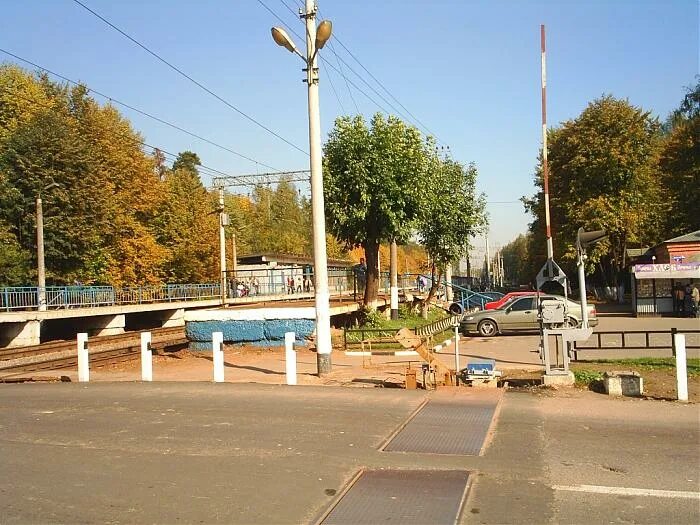 Зеленоградский станция переезд. ЖД переезд Зеленоградский. Железнодорожный переезд Софрино. Зеленоградская Пушкино.