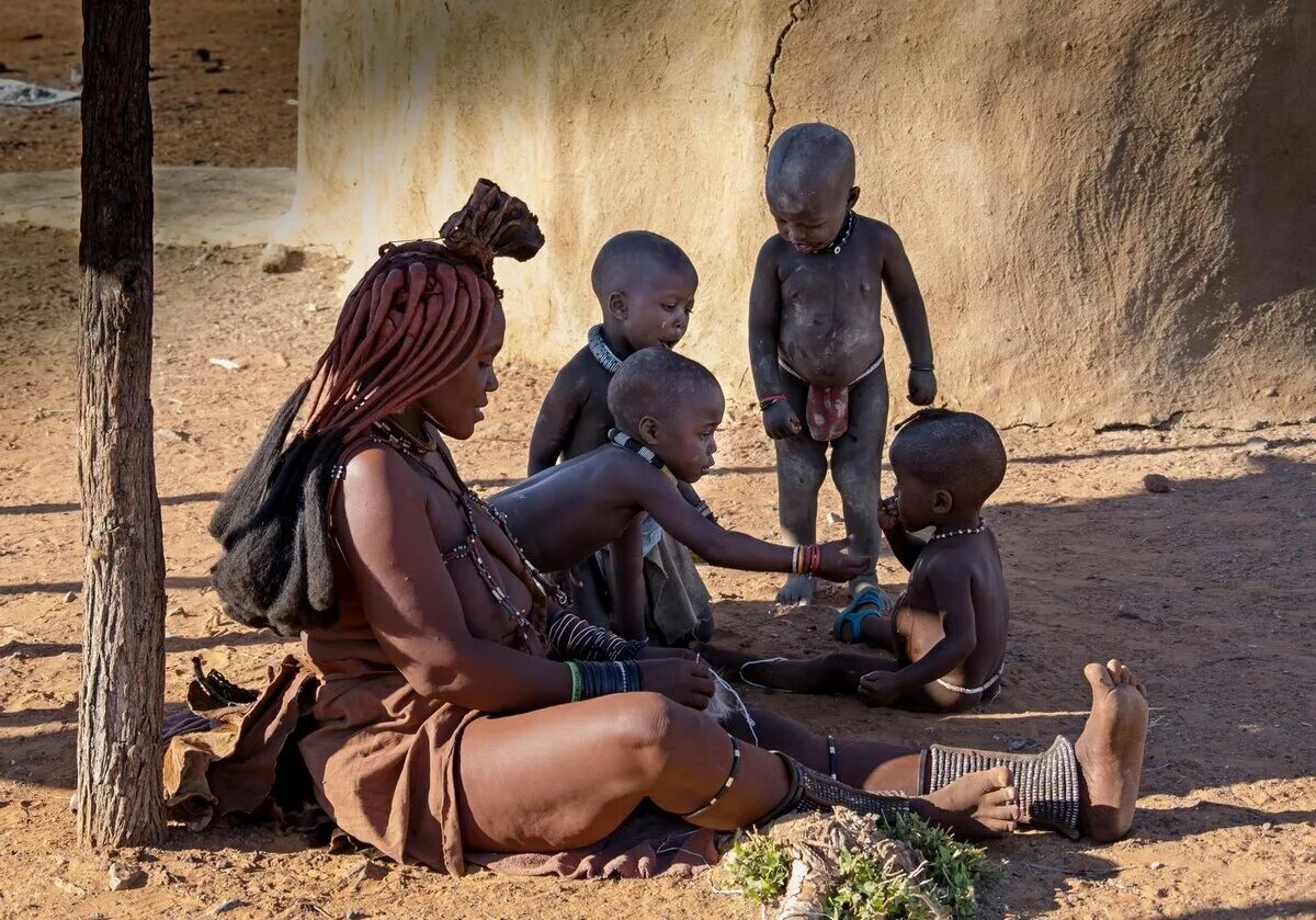 Tribe himba купить. Племя Химба в Африке. Химба Ангола. Химба Намибия. Химба Намибия женщины.