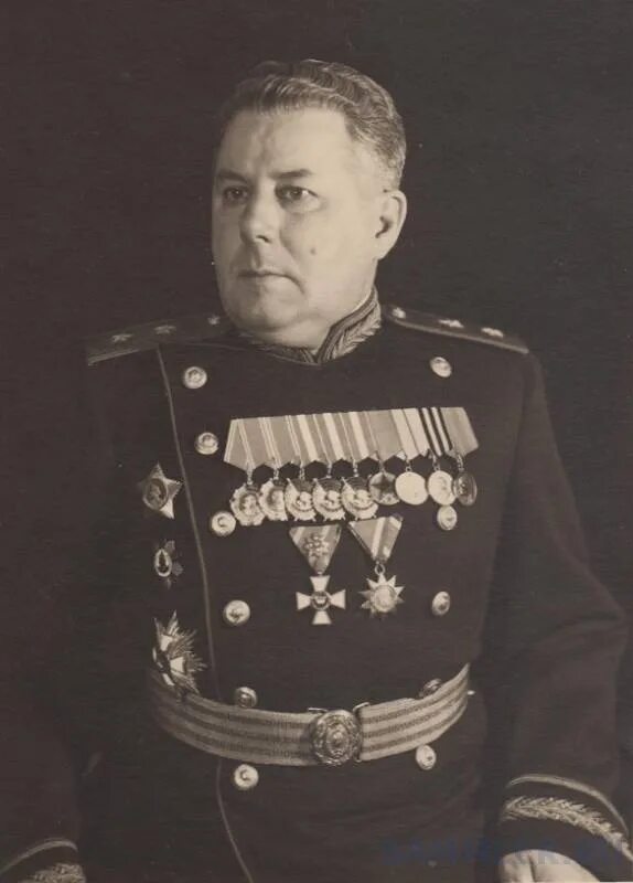 Командующий офицер