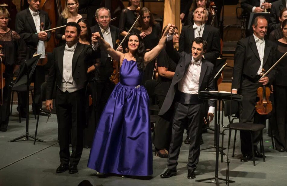 Тенор девушки. Оркестр в театре станиславского и немировича данченко. Тенор девушки. Баритон эрвин шротт. Михаил губский тенор.