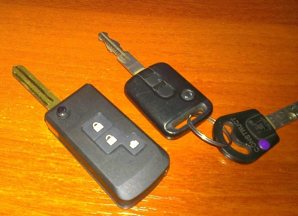 Выкидной ключ Nissan Almera Classic. Nissan Almera Classic b10 ключ. Ключ Nissan Almera g15. Выкидной ключ Ниссан Альмера g15.