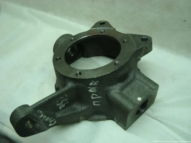 Корпус поворотного кулака левый 4310-2304029 камаз. Корпус поворотного кулака уаз спайсер. Корпус поворотного кулака. Корпус поворотного кулака. 4310-2304029 корпус поворотного кулака левый.