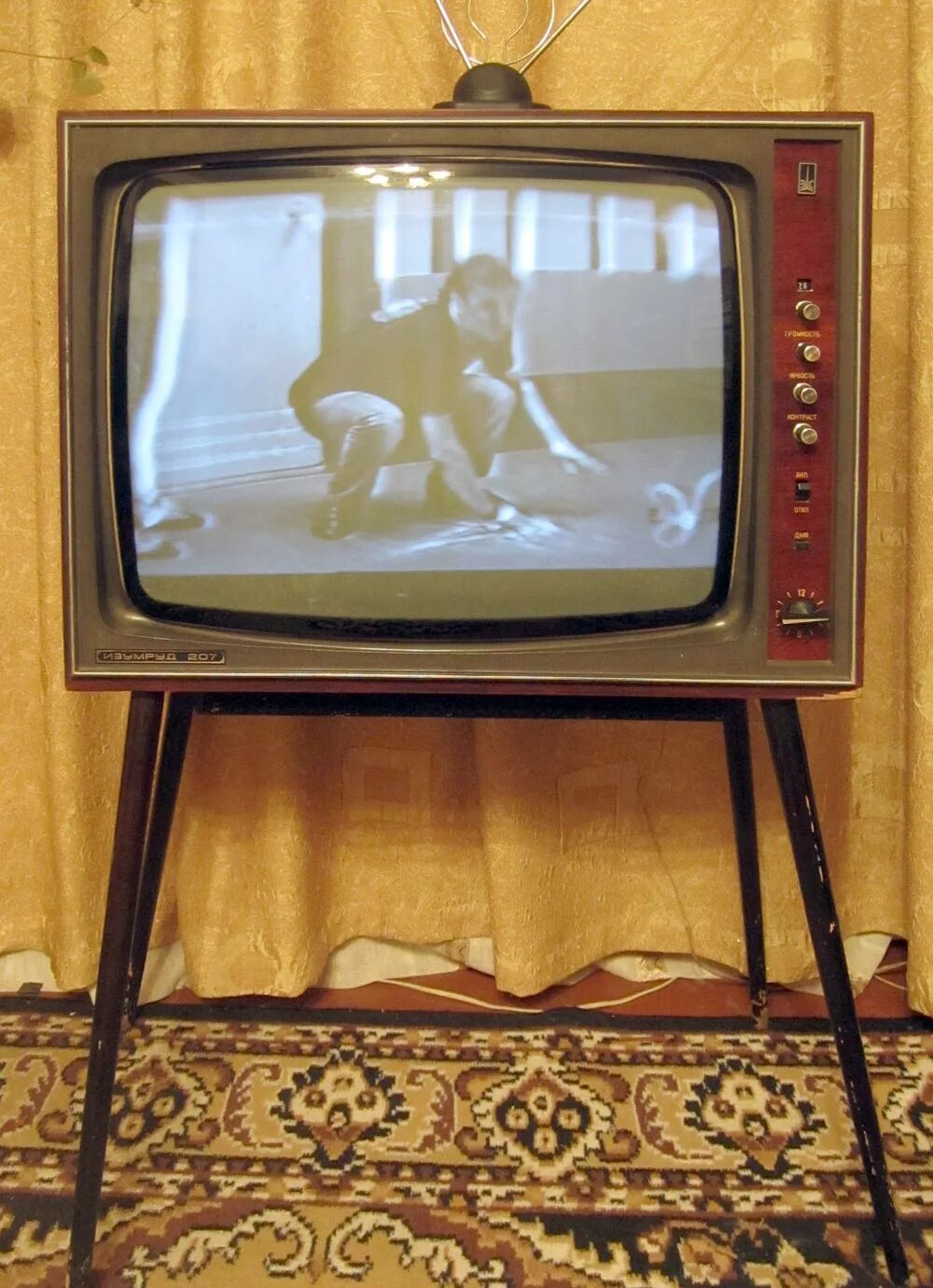Телевизор Рубин 207. Советский телевизор Рубин 102. Телевизор кварц 306-1. Телевизор изумруд 201 проекционный.