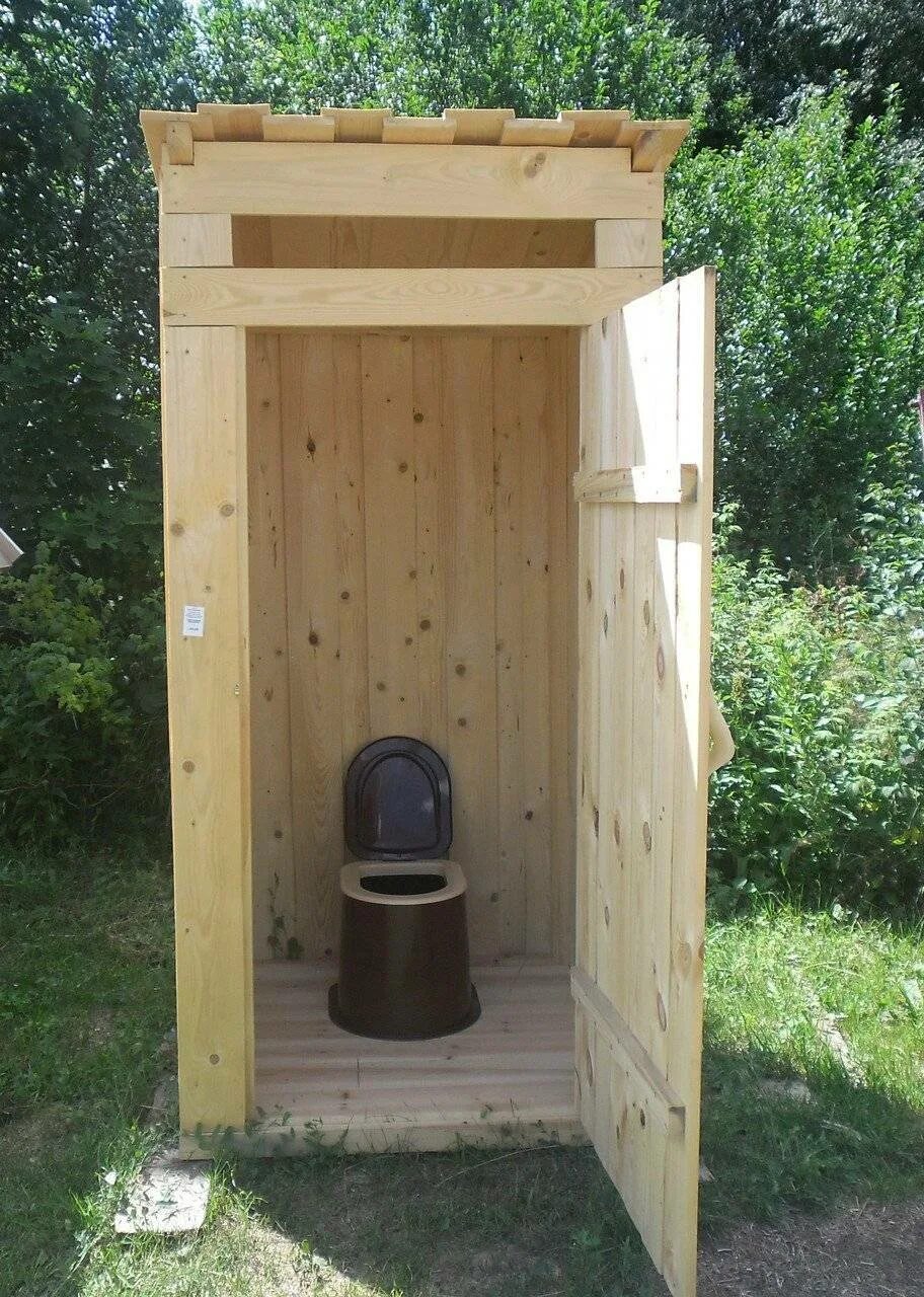 Как построить уличный туалет своими руками. Туалет для дачи. Летний туалет. Уличный туалет для дачи. Садовый туалет деревянный.