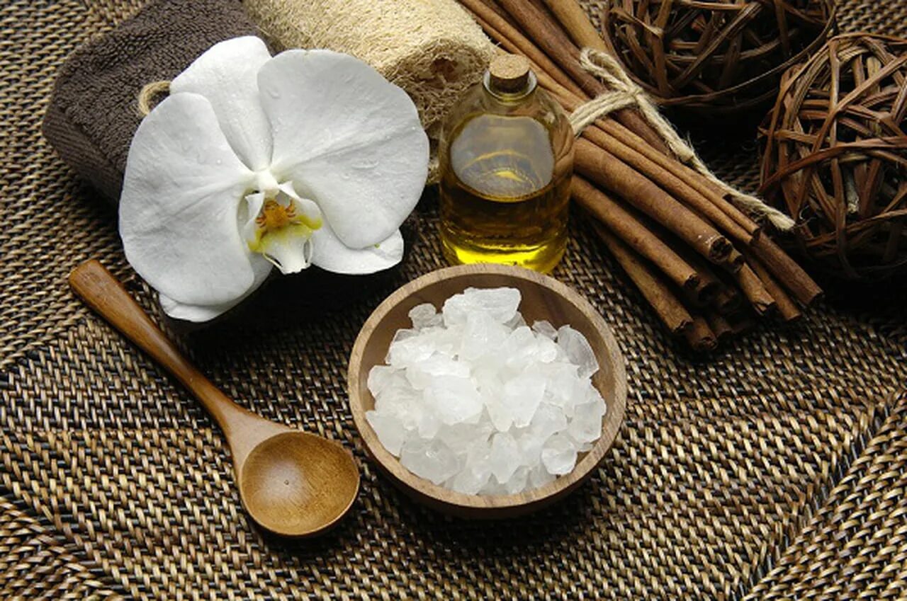 Лечение солью. Солевые повязки на суставы. Соль снежок. Сухая соль. Снег с солью для лечения суставов.