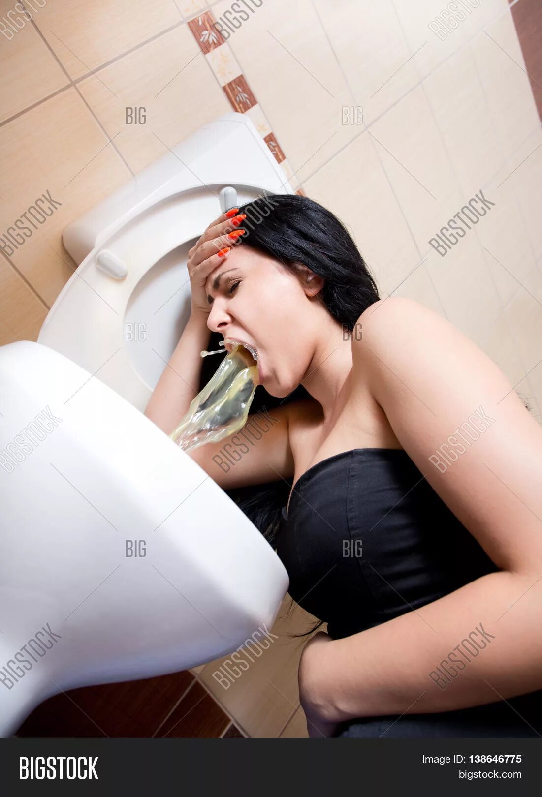 Стул унитаз для раба. Унитаз для туалетного раба. Туалет для туалетного раба. Девушка которую тошнит. Туалетное рабство у госпожи.