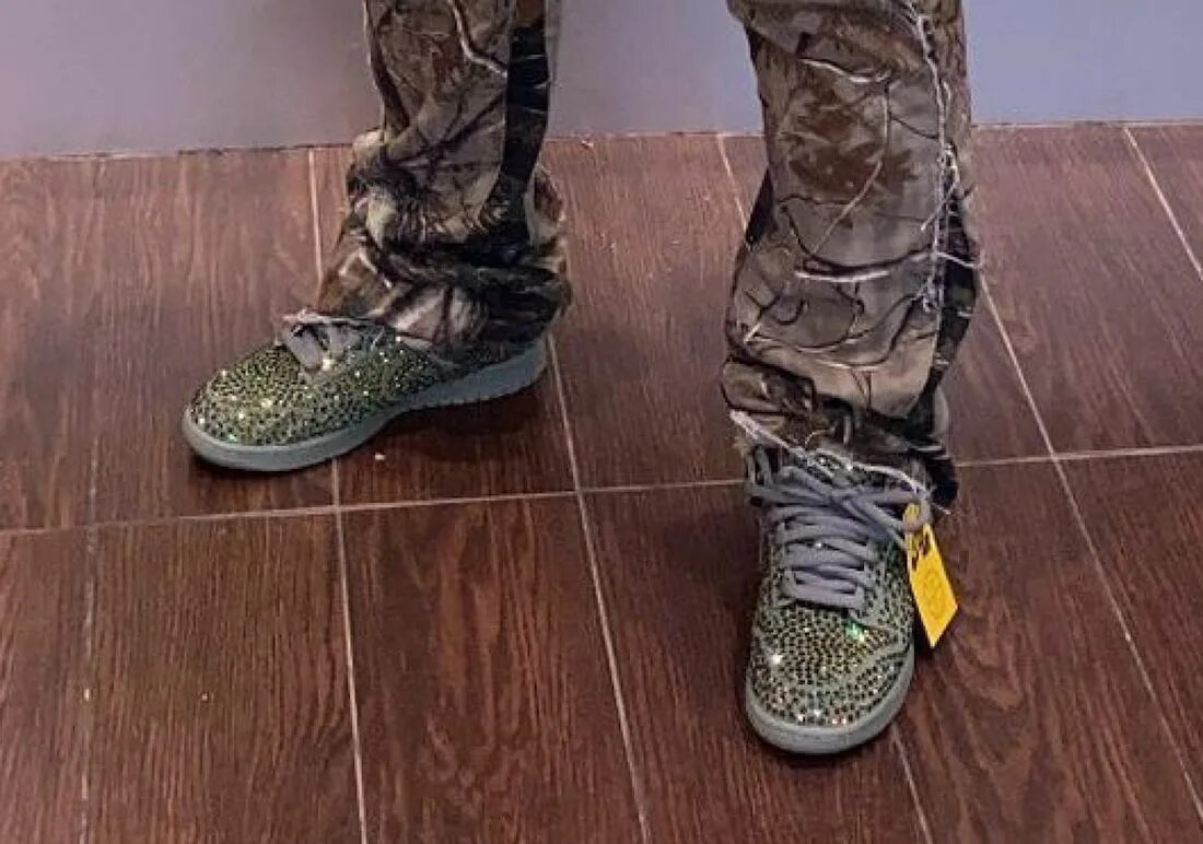 Nike x cactus plant flea. Nike Dunk x Swarovski. Nike Dunk Cactus Plant Flea Market. CPFM X Nike Dunk Low. Nike Dunk Кактус.