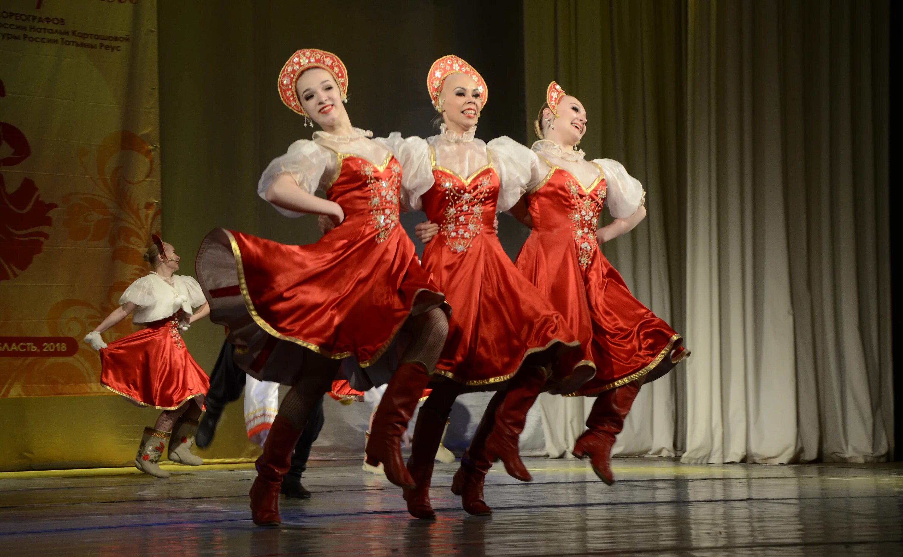 Народные танцы. Народные пляски. Русский танец. Национальные танцы. Парный народный танец