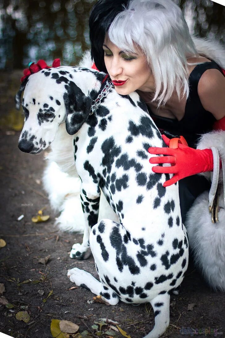 Mini cruella. 101 Далматинец Круэлла. 101 Далматинец 2021 Круэлла. Круэлла Девиль 101 далматинец. Круэлла Девиль 2021.