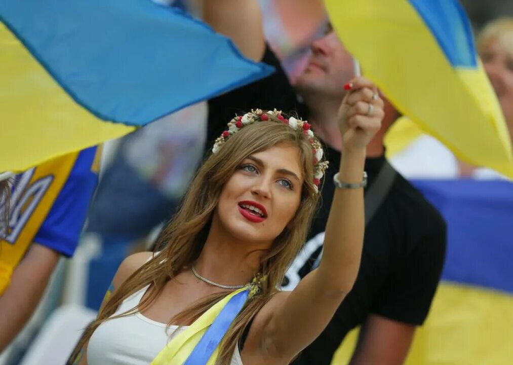 украинки в россии. украинки в европе видео. украинки в европе видео. украинки на панели в европе. украинки в европе видео.