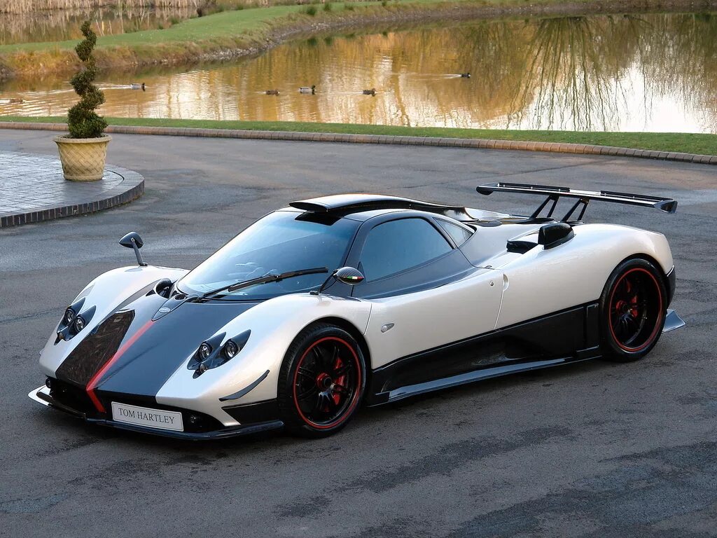 Скорость зонда. Пагани Zonda. Машина Pagani Zonda. Пагани зонда Синкуе. Pagani Zonda r White.