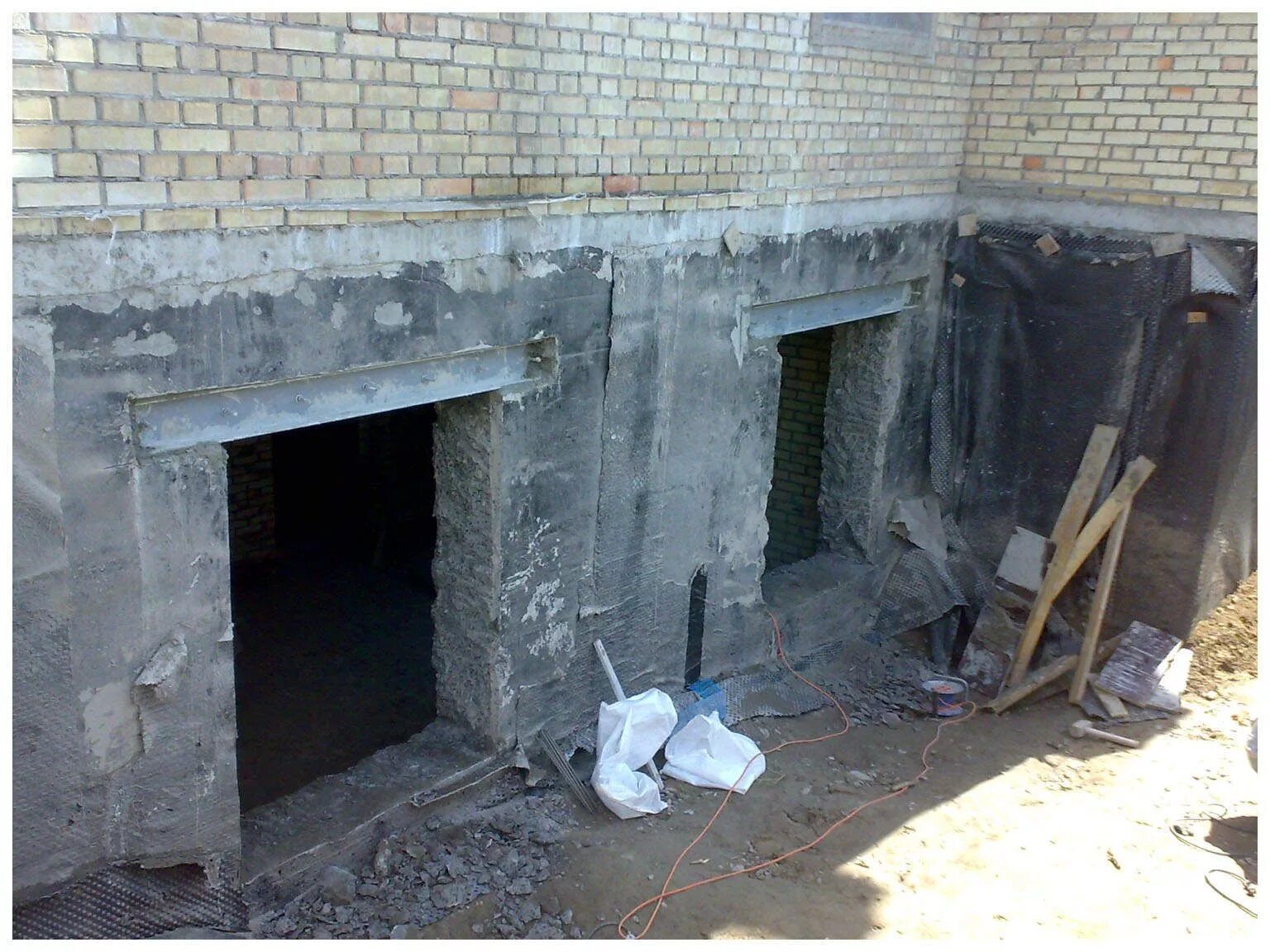 Плита перекрытия 4750. Плита перекрытия 2 этажа армирование. Проемы в монолитном цоколе. Усиление отверстия в монолитной плите перекрытия. Дверные проемы в фундаменте.