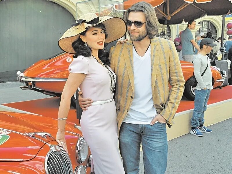 Фото чернышова и заворотнюк в машине. Заворотнюк в машине с чернышевым. Фото петра чернышова в машине с анастасией. Фото петра чернышова в машине с анастасией. Дочь чернышова и заворотнюк фото.