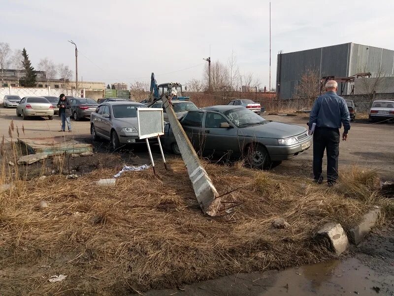 Новости брянской области на сегодня происшествия. Столбы Брянск. В Брянской области падают столбы. Брянск упал электрический столб. Столбы до Брянска.