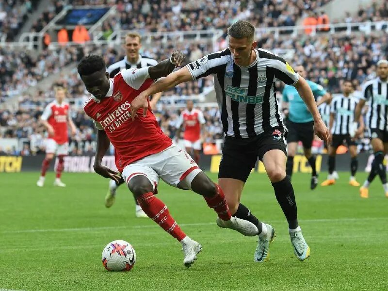 Martin odegaard arsenal. Лч 2023. Арсенал ньюкасл. Ньюкасл арсенал матч. Габриэль мартинелли 2023.