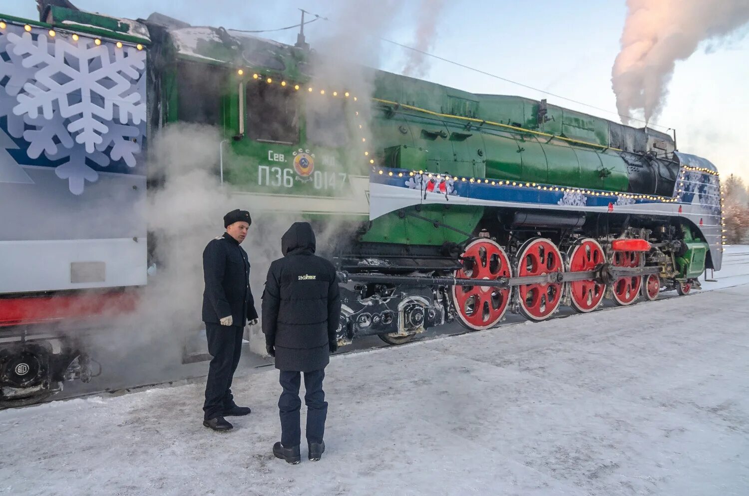 Ржд устюг дед мороз. Великий устюг паровоз 2025. паровоз деда мороза 2025 волгоград. туристический поезд ржд в великий устюг. ретро поезд в великий устюг.