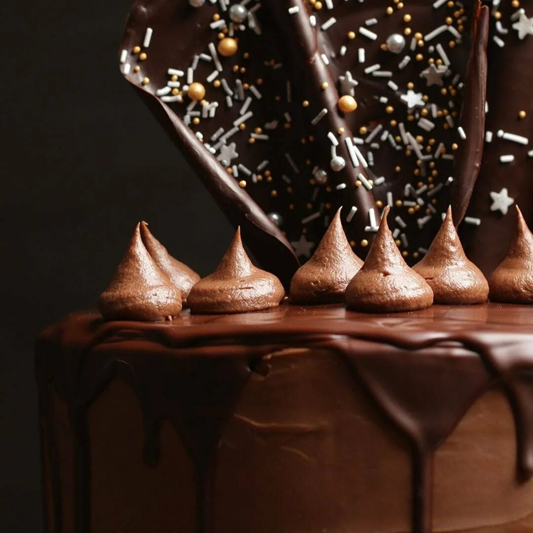 Шоколадный торт. Шоколадная глазурь. Шоколад глазурь. Торт шоколадный восторг. Пирожный шоколадным глазурь