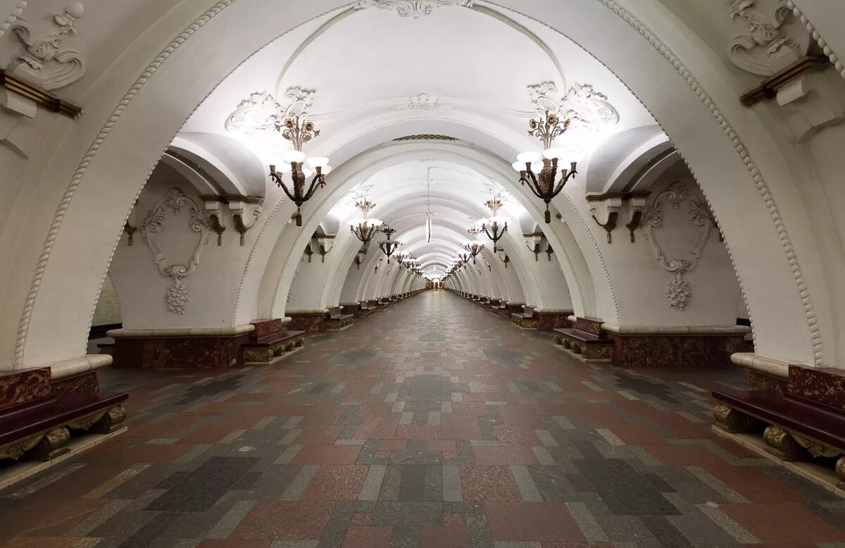 Станция метро арбатская наземный вестибюль. Музеи метро арбатская. Старый арбат станция метро. Станция метро арбатская. Метро арбатская на улице.
