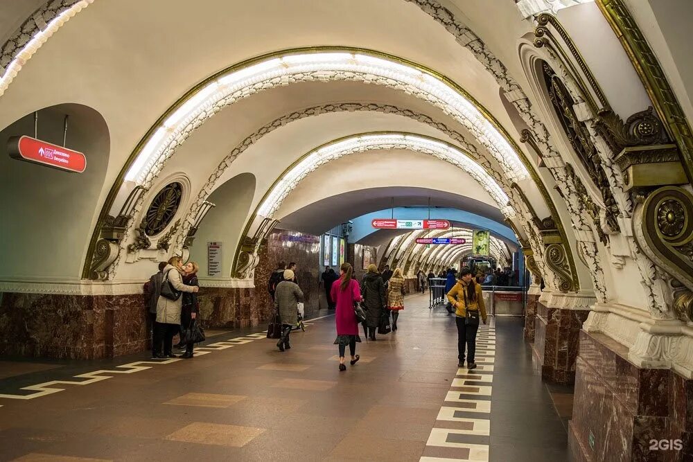 Станция площадь Восстания. Площадь Восстания Санкт-Петербург метро. Площадь Восстания метро. Метро Петербурга площадь Восстания.