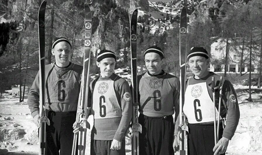 1956 год в россии. Лыжники СССР на Олимпиаде 1952. Олимпийские игры в Осло 1952 года. Советский лыжник чемпион СССР.