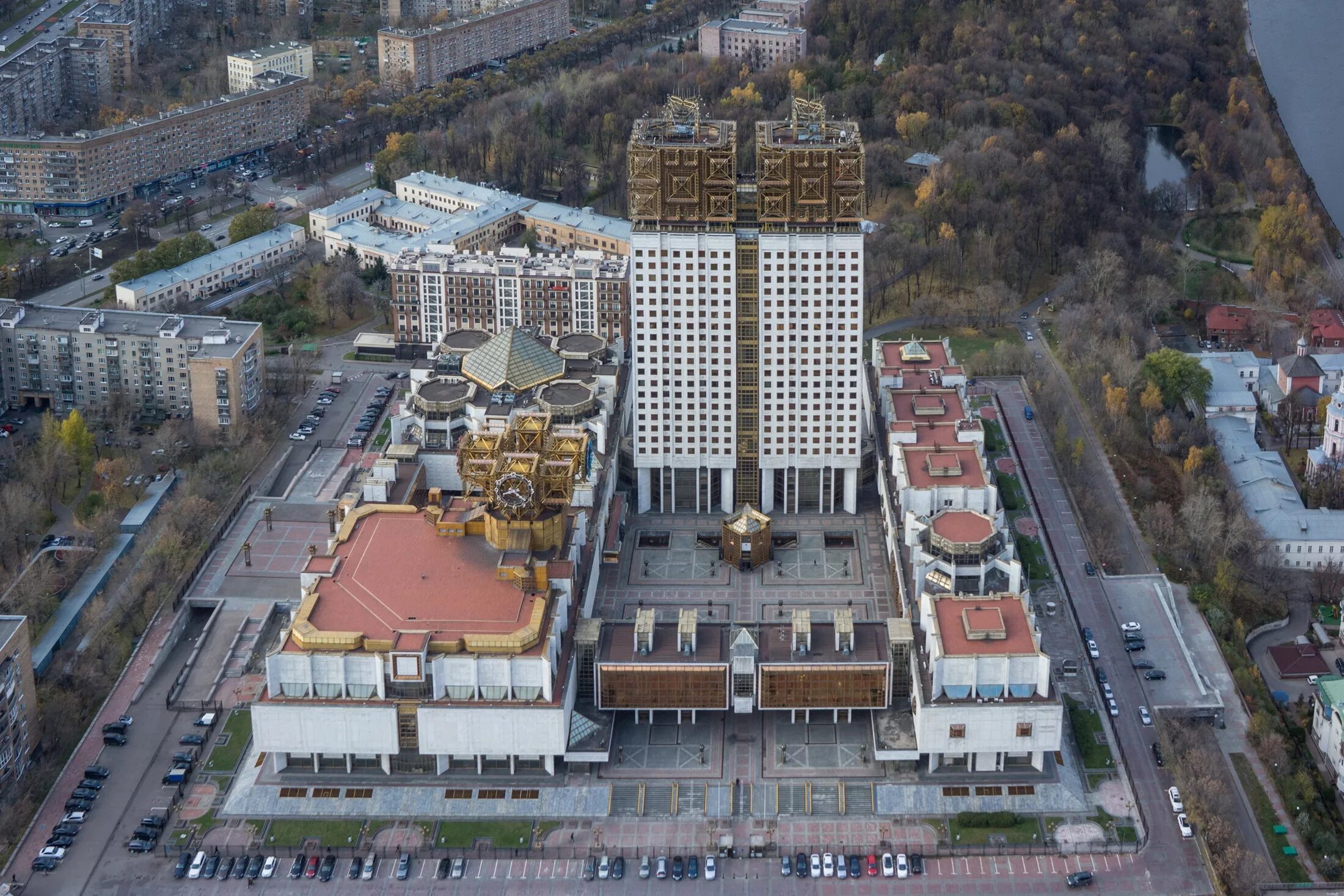 Научная академия. Здание Президиума Академии наук в Москве. Академия наук на Ленинском проспекте. РАН Москва. Здание Академии наук в Москве на Ленинском.