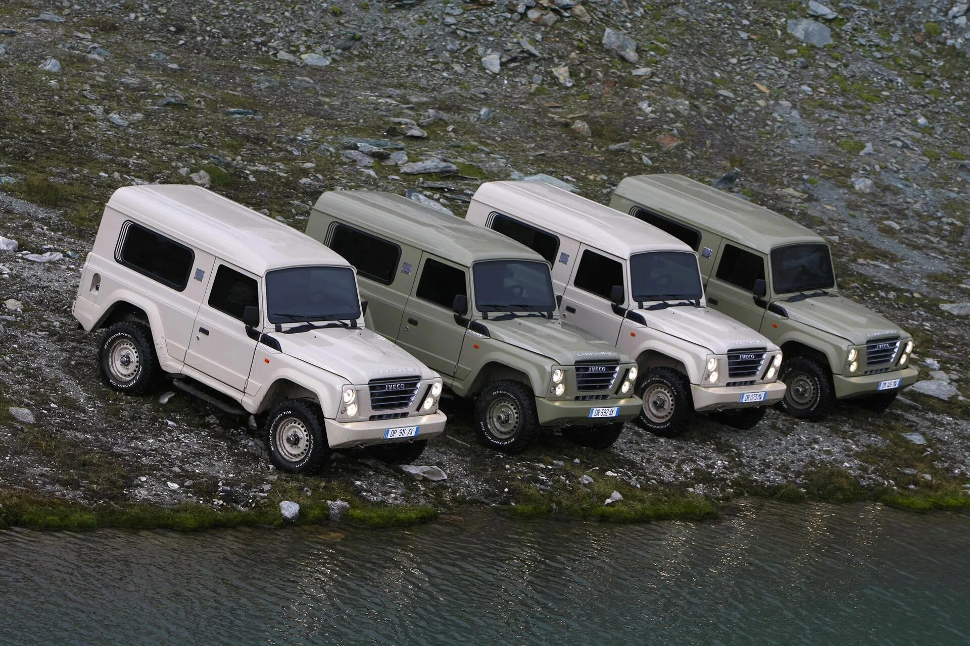 Много УАЗОВ. Iveco massif 3 Door. Много УАЗИКОВ много классиков. Много уазиков