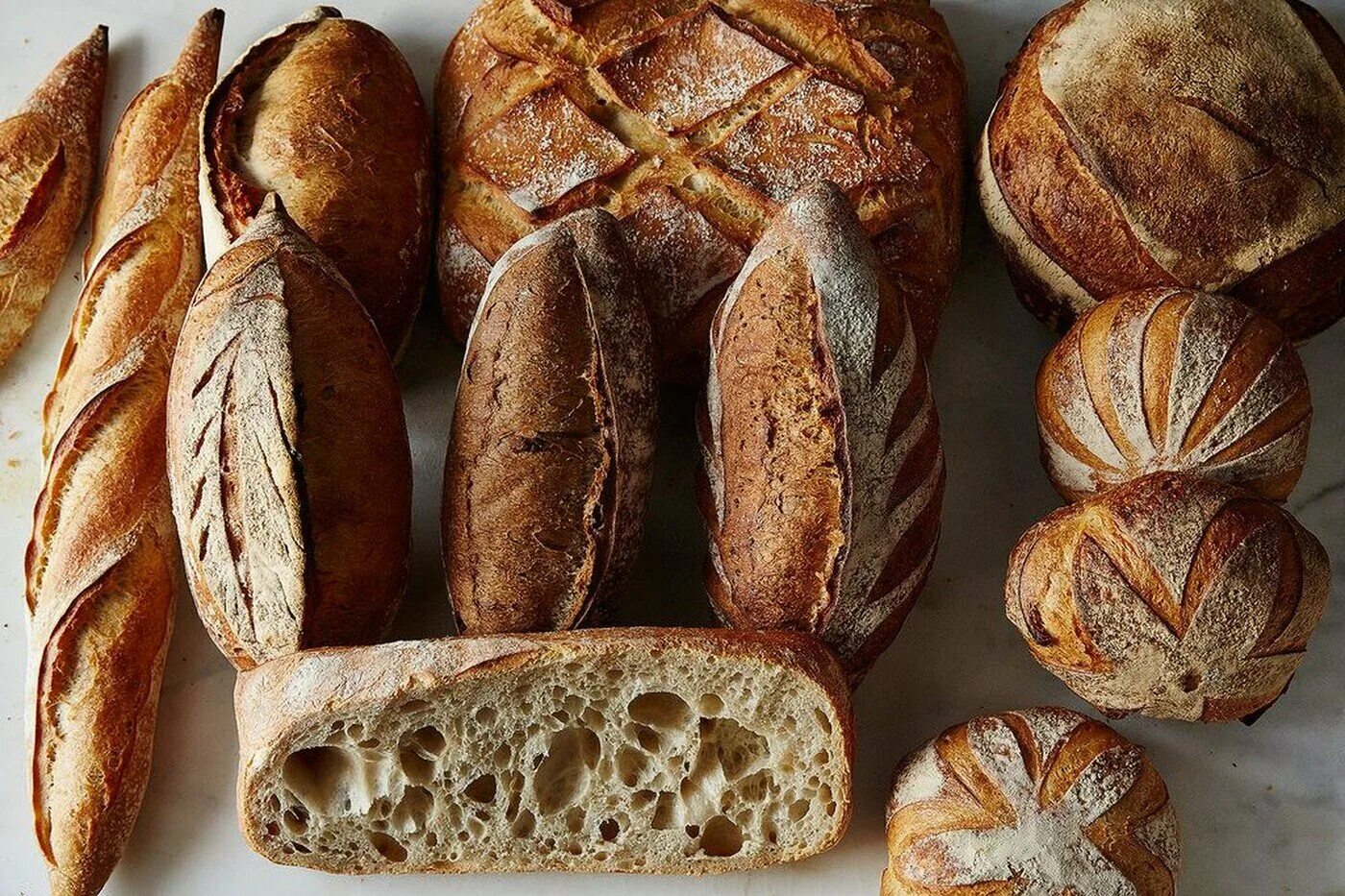 Хлеб. Выпечка. Подовые хлебобулочные изделия. Красивый хлеб.