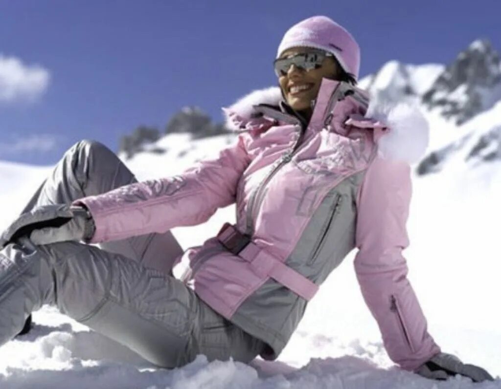 Фото зимнего костюма. Костюм онил горнолыжный. Одежда для гор женская. Горнолыжный костюм женский зимний.