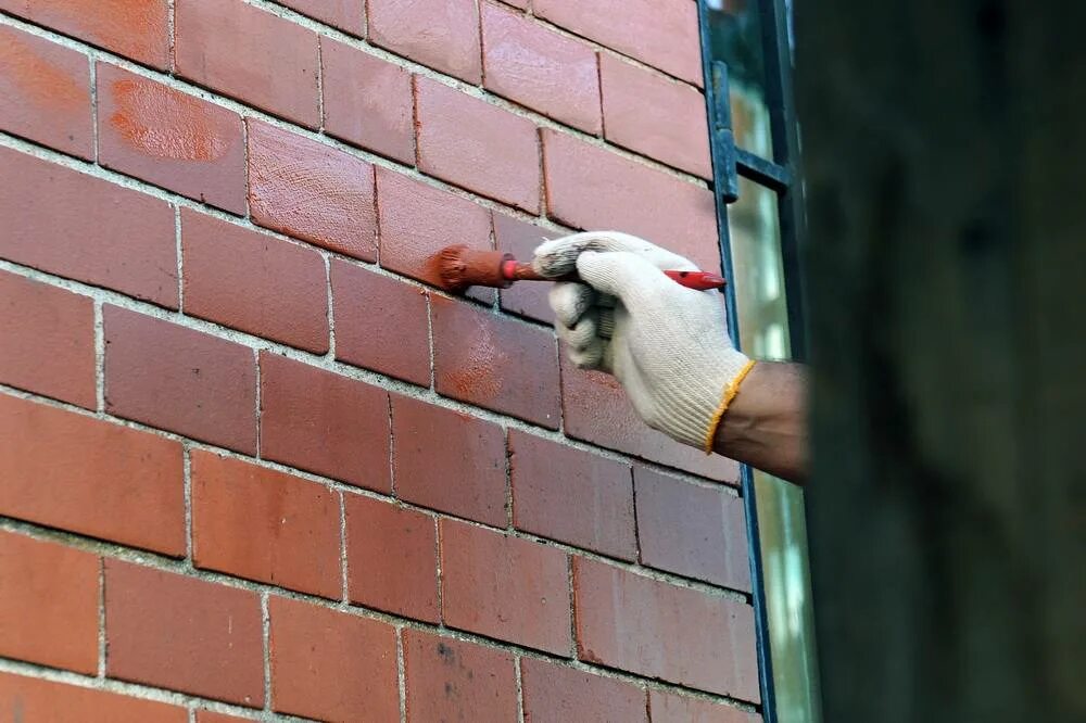 Покраска кирпичной стены. Подготовка фасада. Подготовка фасада. Заделка швов в кладке. Грунтование фасада.