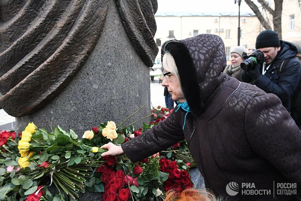 Могила Майи Плисецкой. Майя Плисецкая похороны прощание. Плисецкая Майя Михайловна похороны. Плисецкая Майя Михайловна могила. Плисецкая похоронена