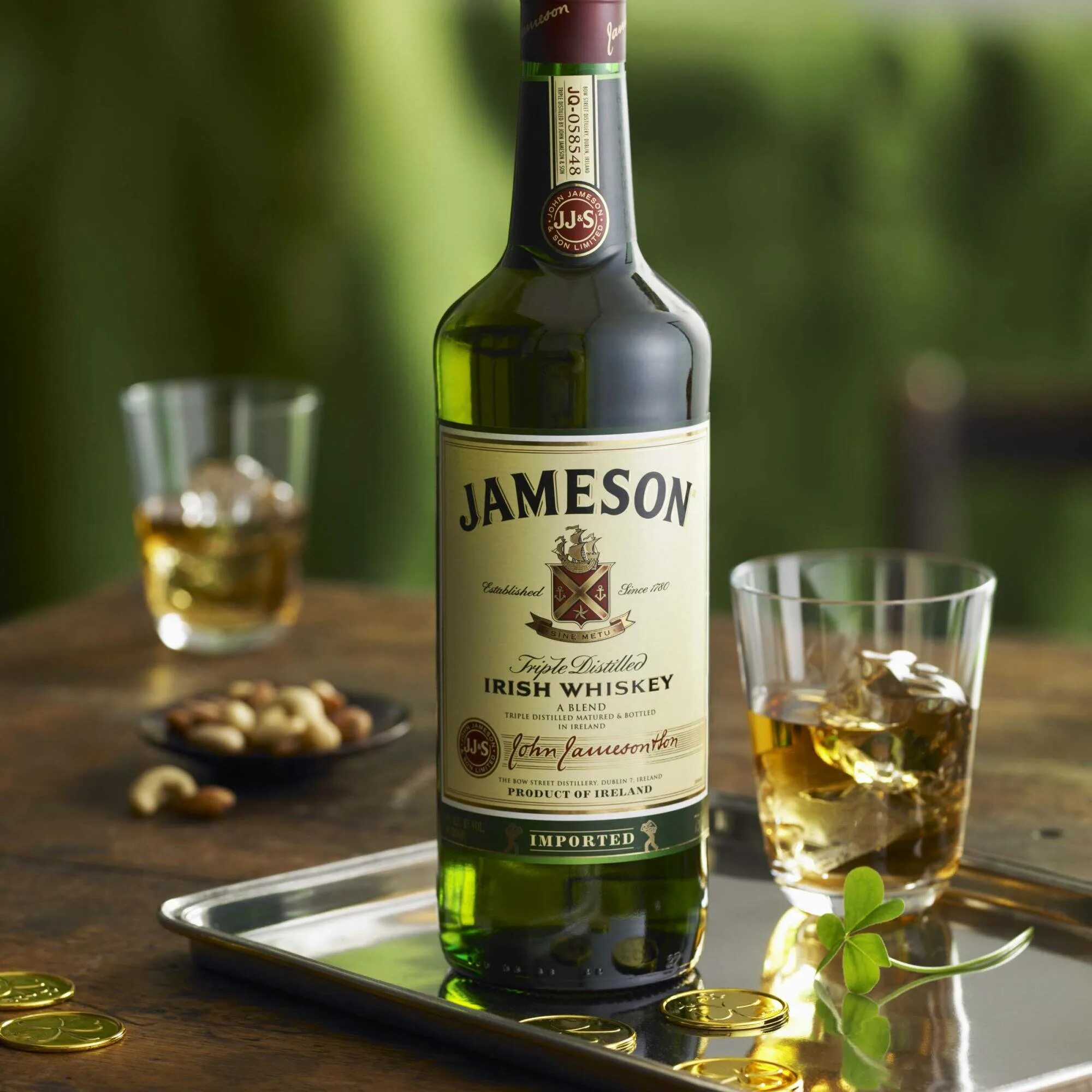 Irish whiskey the galtee mountain. Ирландский виски джемисон. Виски Ирландия Джемесон. Ирландский Джемесон виски джемисон. Виски Irish Whiskey.