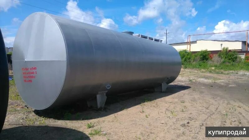 Куб цистерна. Куб цистерна. Металл емкость резервуар цистерна 50м3. Полуприцеп нефаз бочка. Куб цистерна.