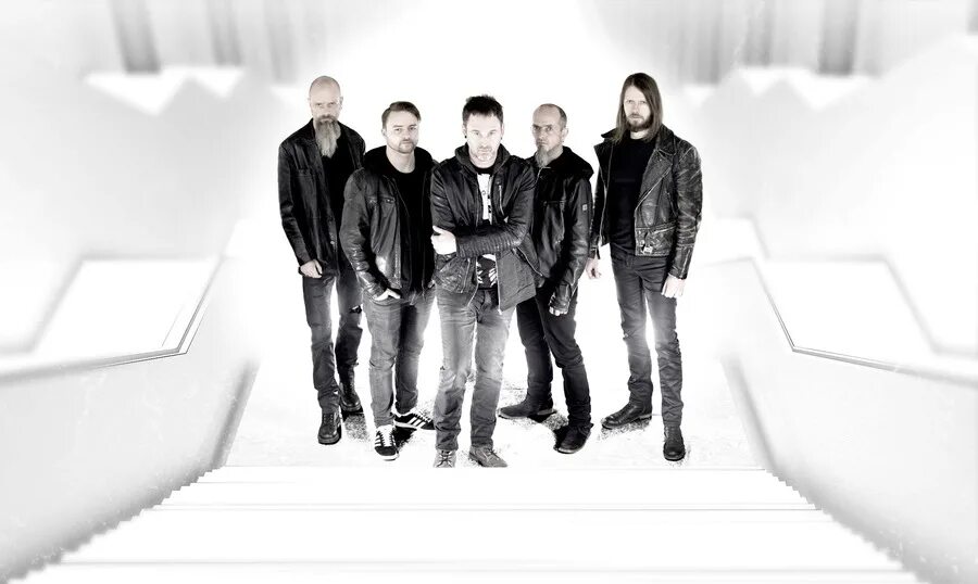 Bury the wren группа. Beyond the black 2022. Клип black star. Темнее новая песня. Самсунг бтс 2021.