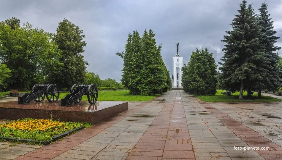 Ковид в брянске. Покровская гора Брянск. Мемориальный комплекс "Покровская гора". Памятник Пересвета Брянск. Памятник Покровская гора Брянск.