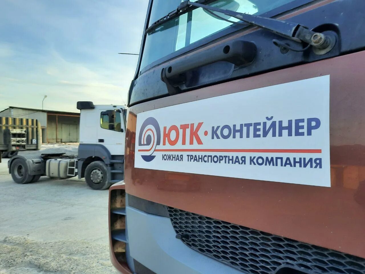 водитель цементовоза. южная транспортная компания. ютк_45м. разработка сайта грузоперевозок. грузоперевозка.