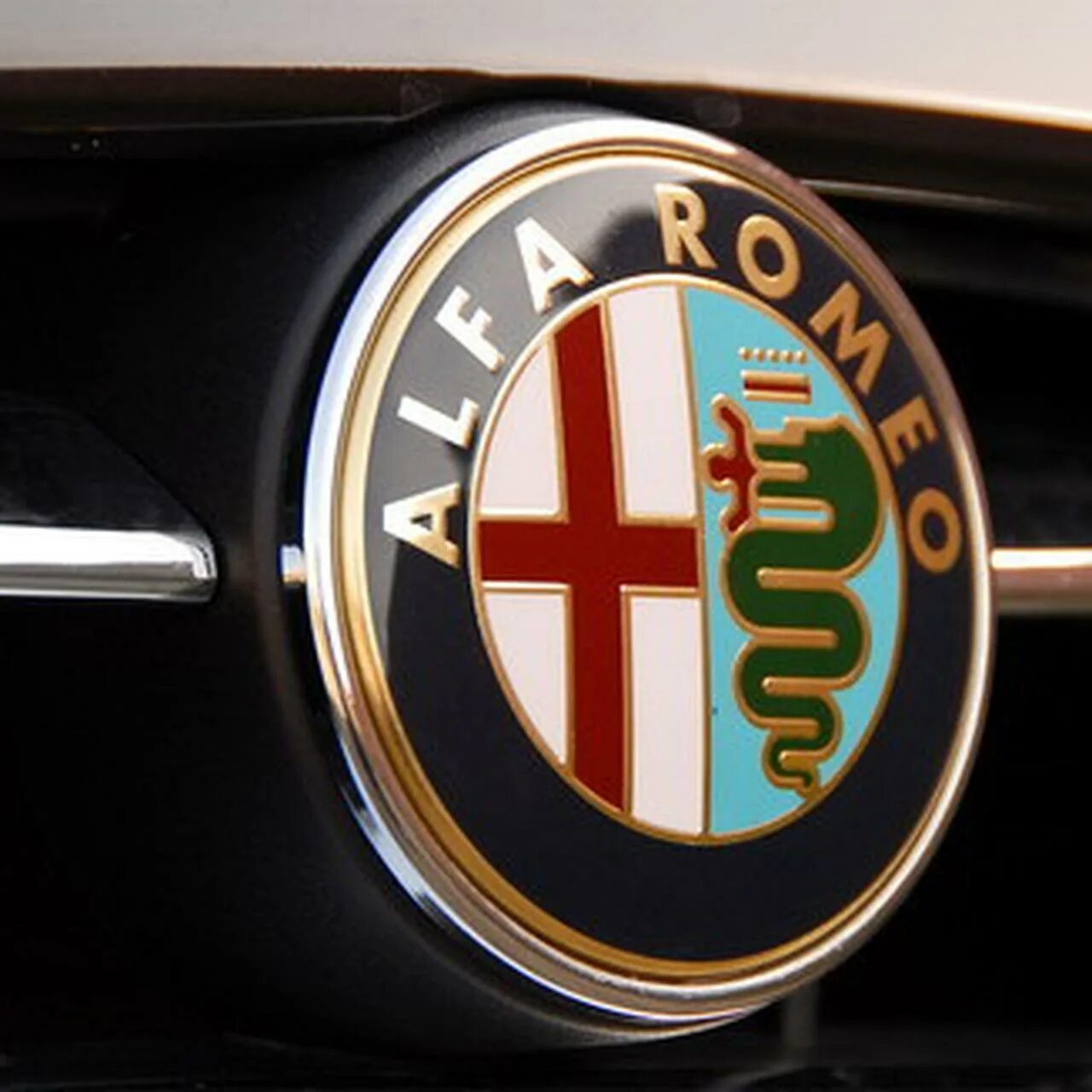 Знак альфа ромео. Марка Alfa Romeo значок. Альфа Ромео значок. Альфа Ромео автомобиль значок. Значок марки Альфа Ромео.
